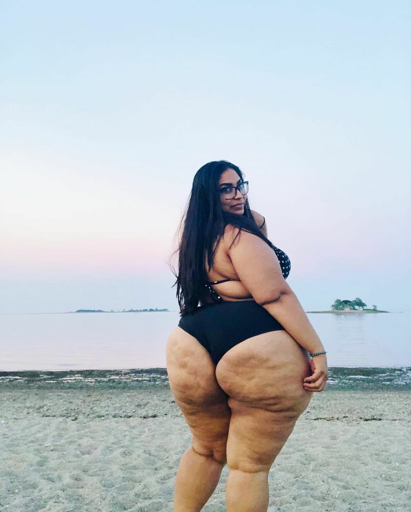 Gordas traga leche #98833801