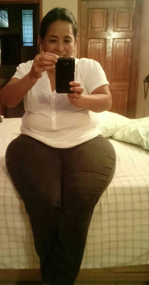 Gordas traga leche #98833894