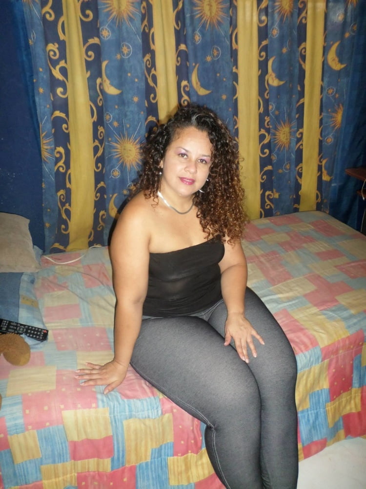 Gordas traga leche #98834108