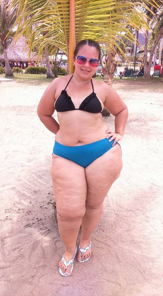 Gordas traga leche #98834113