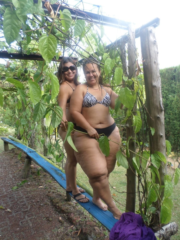 Gordas traga leche #98834114
