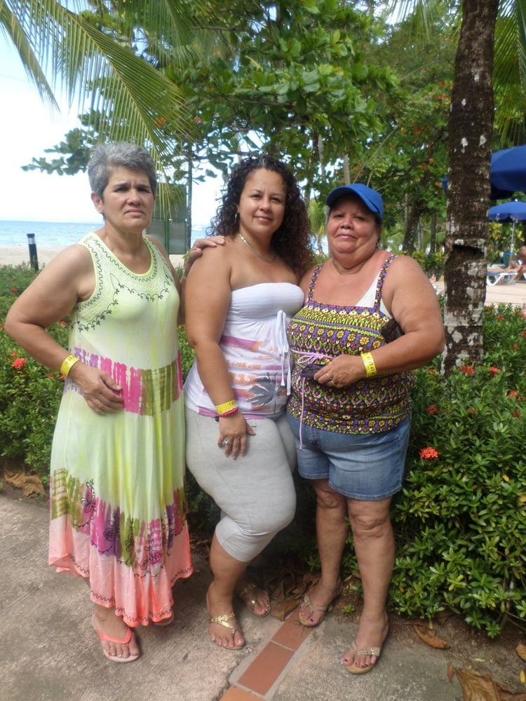 Gordas traga leche #98834115