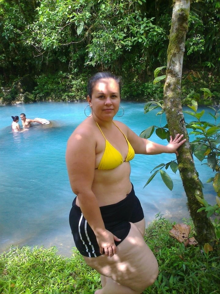 Gordas traga leche #98834117