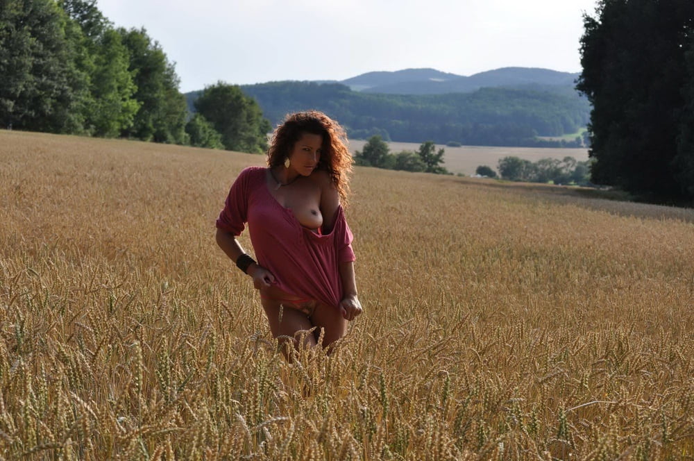 Superbe brune
 #98788105