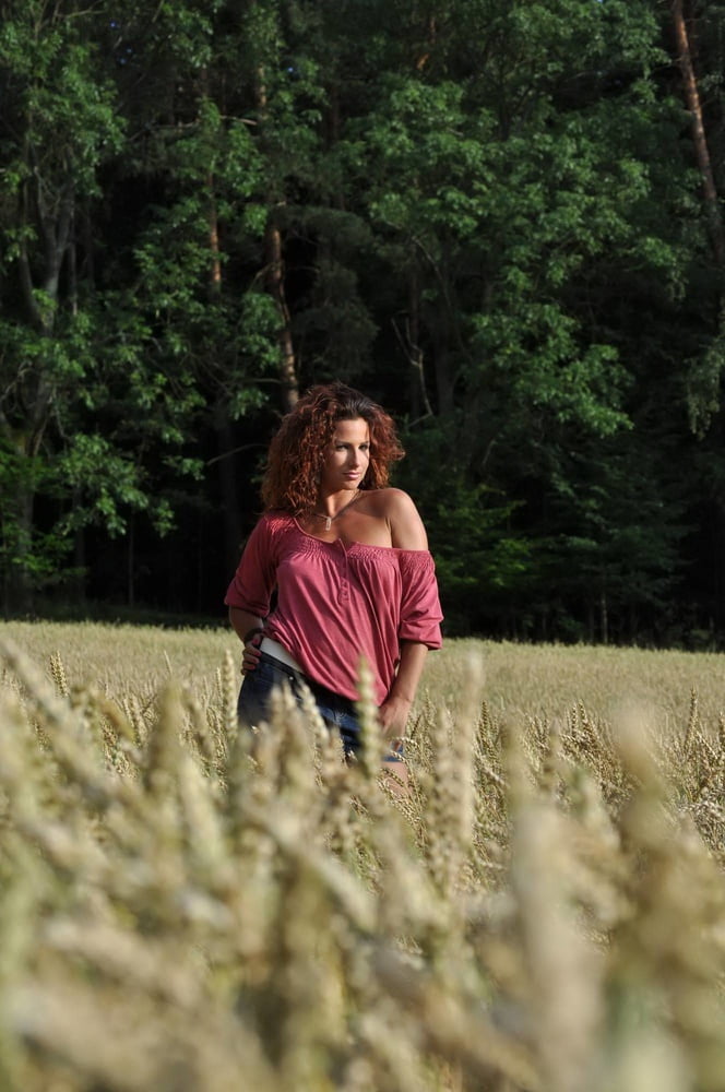 Superbe brune
 #98788107