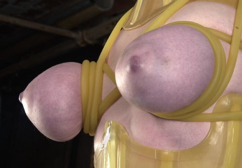 Pechos comprimidos
 #95316380