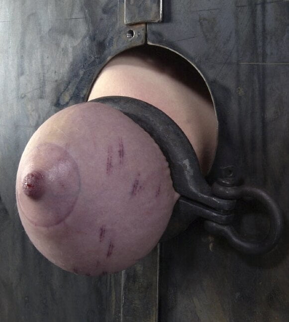 Pechos comprimidos
 #95316892