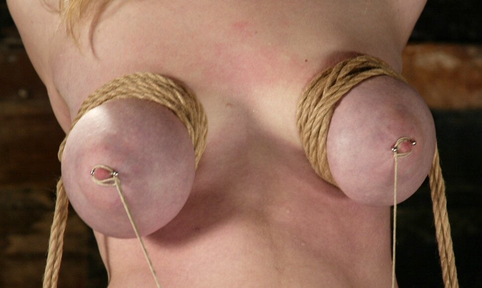 Pechos comprimidos
 #95317289