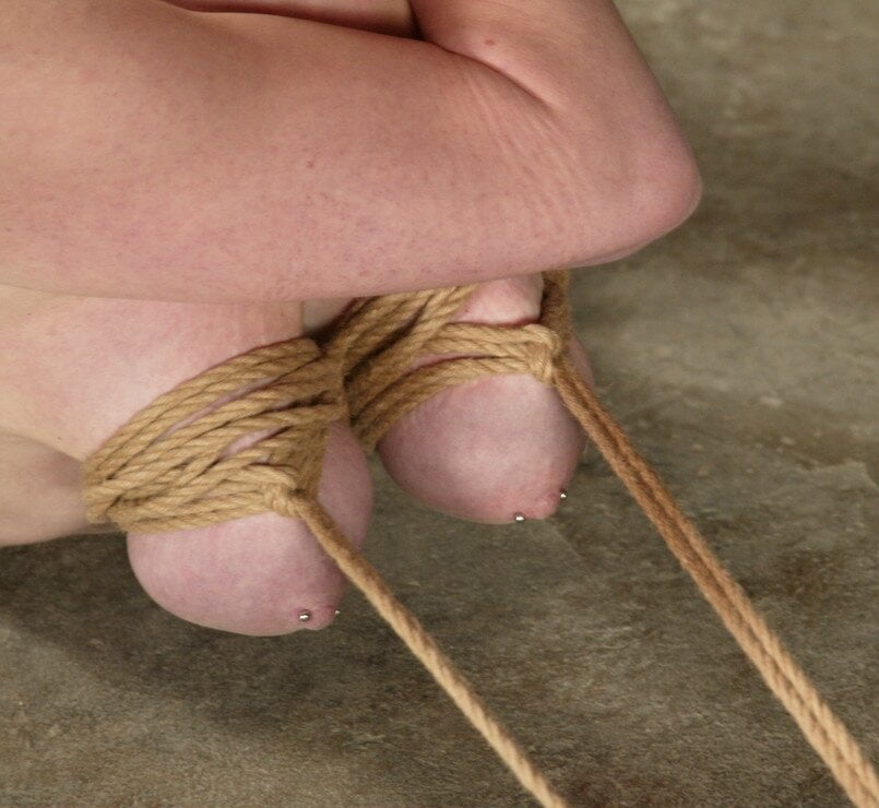 Pechos comprimidos
 #95317291