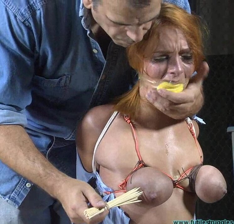 Pechos comprimidos
 #95317688