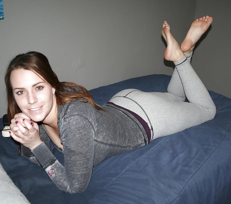 Feet in the pose #82090718