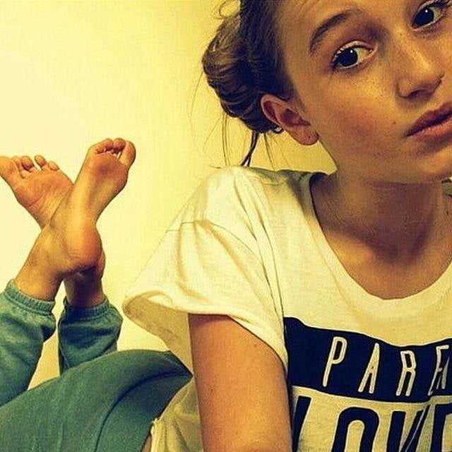 Feet in the pose #82090795