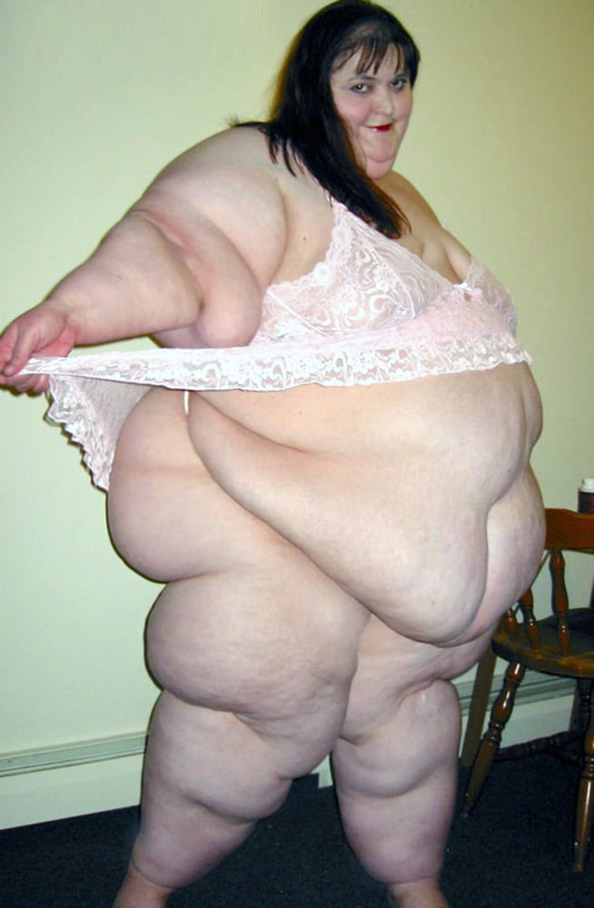 ¡Mujer sexy con un bonito bellyhang!
 #80561710