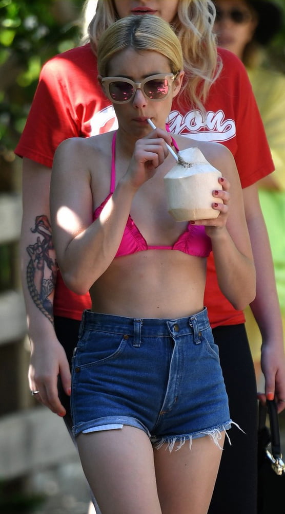 Emma roberts in costume da bagno bikini rosa
 #103101871