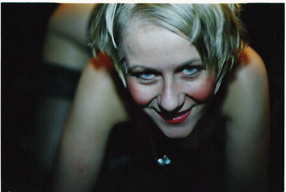 Exponiendo a mi amiga zorra. necesita una polla dura
 #106605926