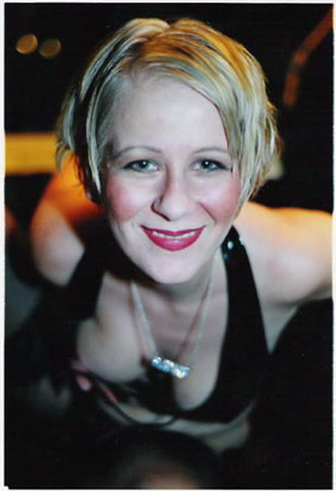 Exponiendo a mi amiga zorra. necesita una polla dura
 #106605945