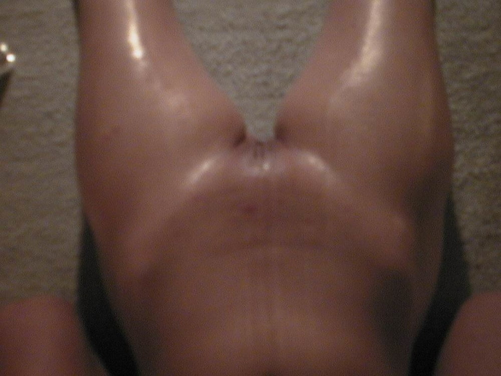 Exponiendo a mi amiga zorra. necesita una polla dura
 #106605967