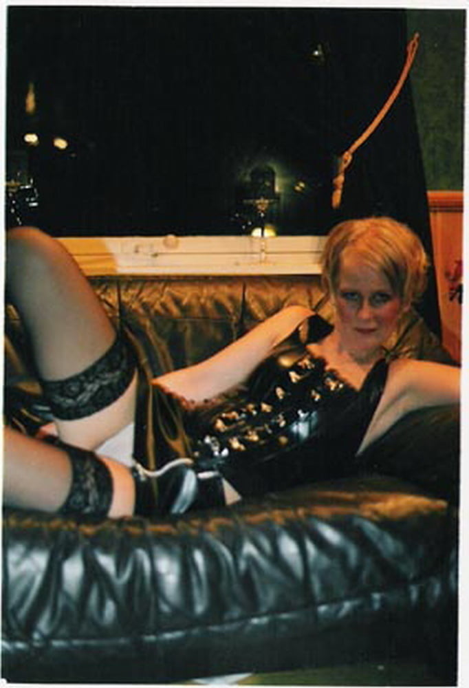 Exponiendo a mi amiga zorra. necesita una polla dura
 #106606001