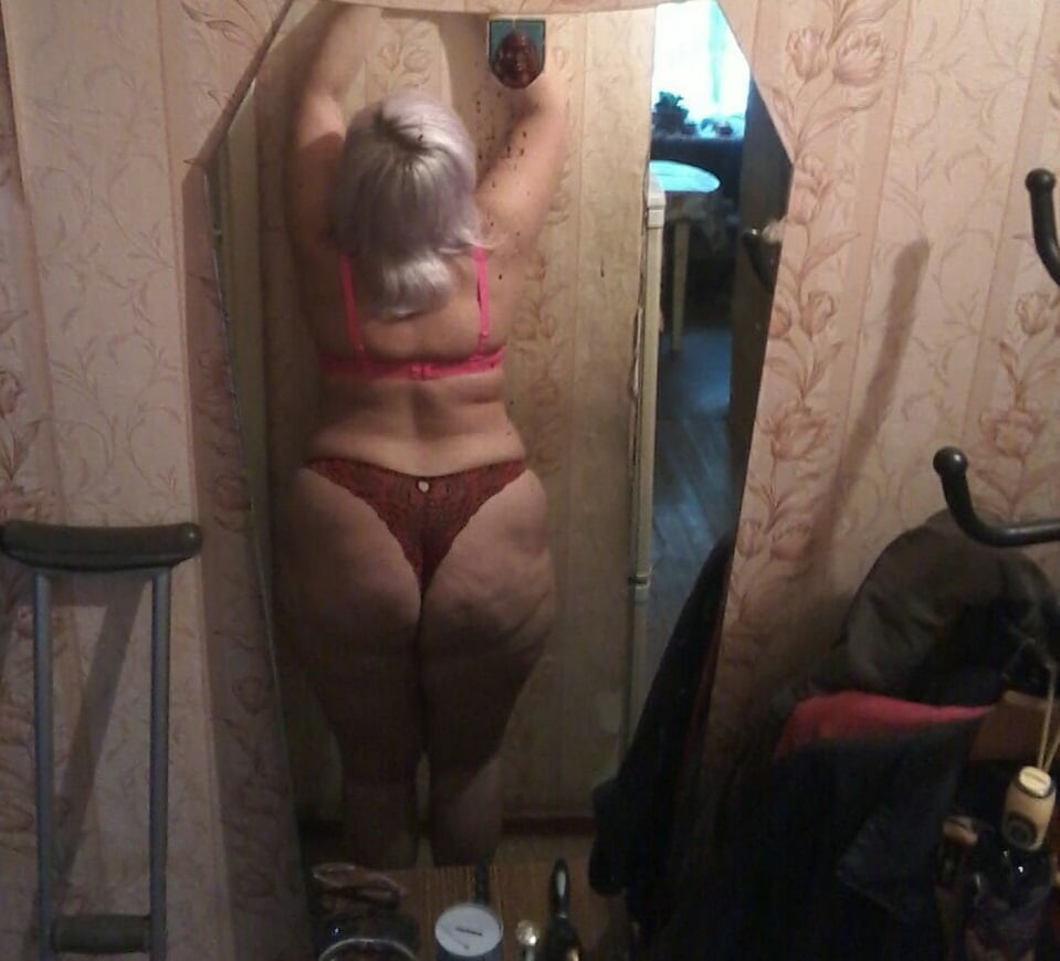 Caderas anchas de las mujeres 313
 #105452520