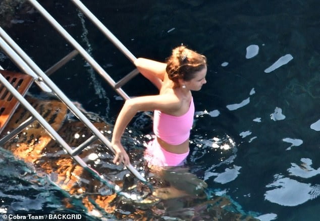 Emma watson in positano, italien (7. August 2020)
 #87822850