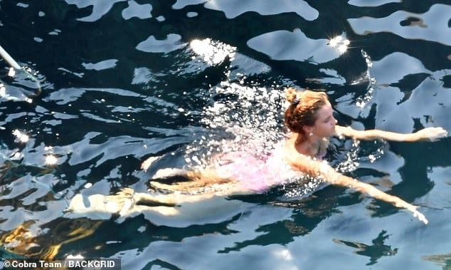 Emma watson à positano, italie (7 août 2020)
 #87822854