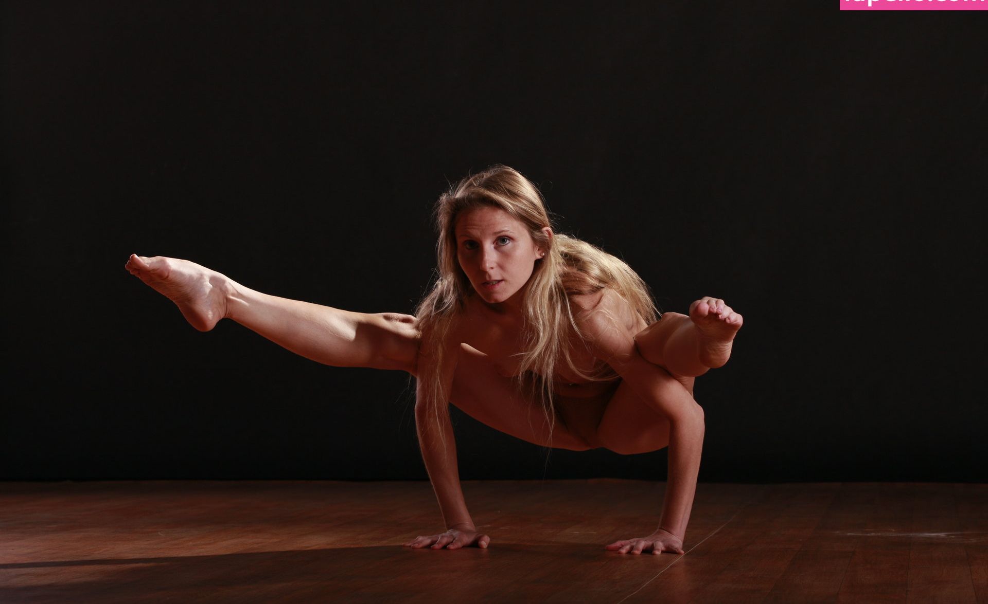 Elke Lechner desnuda #109573593