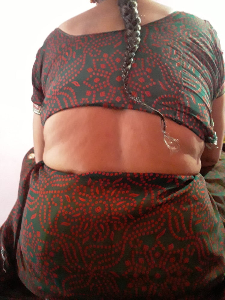 Policz indiano villaggio mamma sexy in sari guardare la televisione
 #93152815