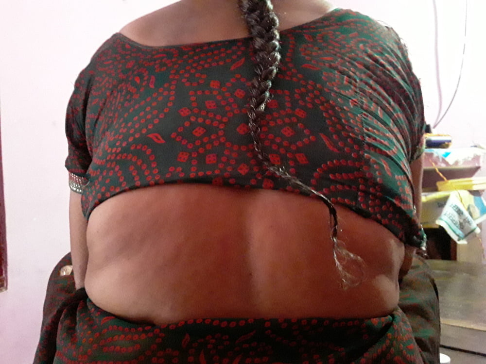 Policz indiano villaggio mamma sexy in sari guardare la televisione
 #93152819