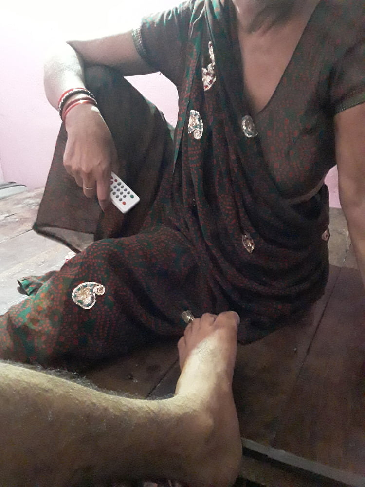 Policz indiano villaggio mamma sexy in sari guardare la televisione
 #93152835
