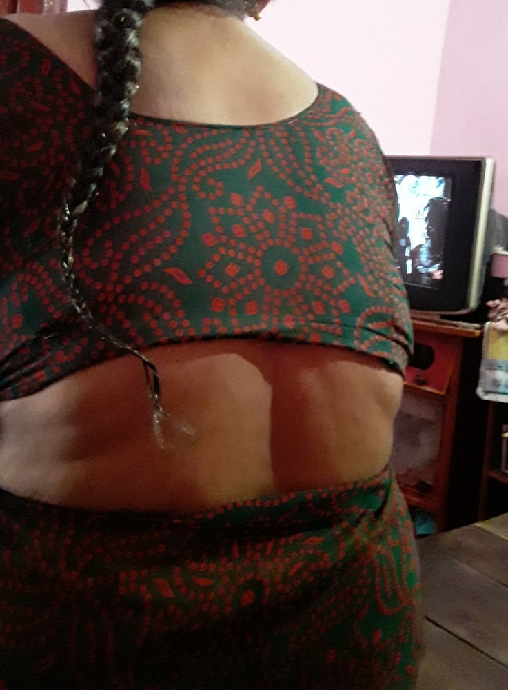 Policz indiano villaggio mamma sexy in sari guardare la televisione
 #93152839