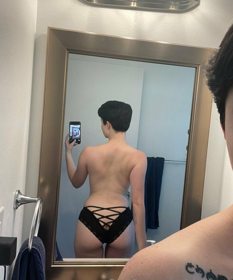 Harlihero desnuda #109855065