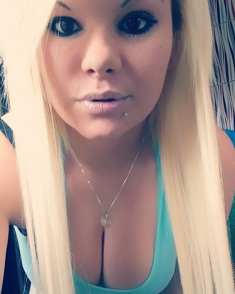 Sandra - cleavage downblouse makeup blonde hot selfie #105491872