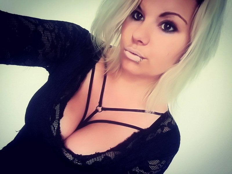 Sandra - cleavage downblouse makeup blonde hot selfie #105491897