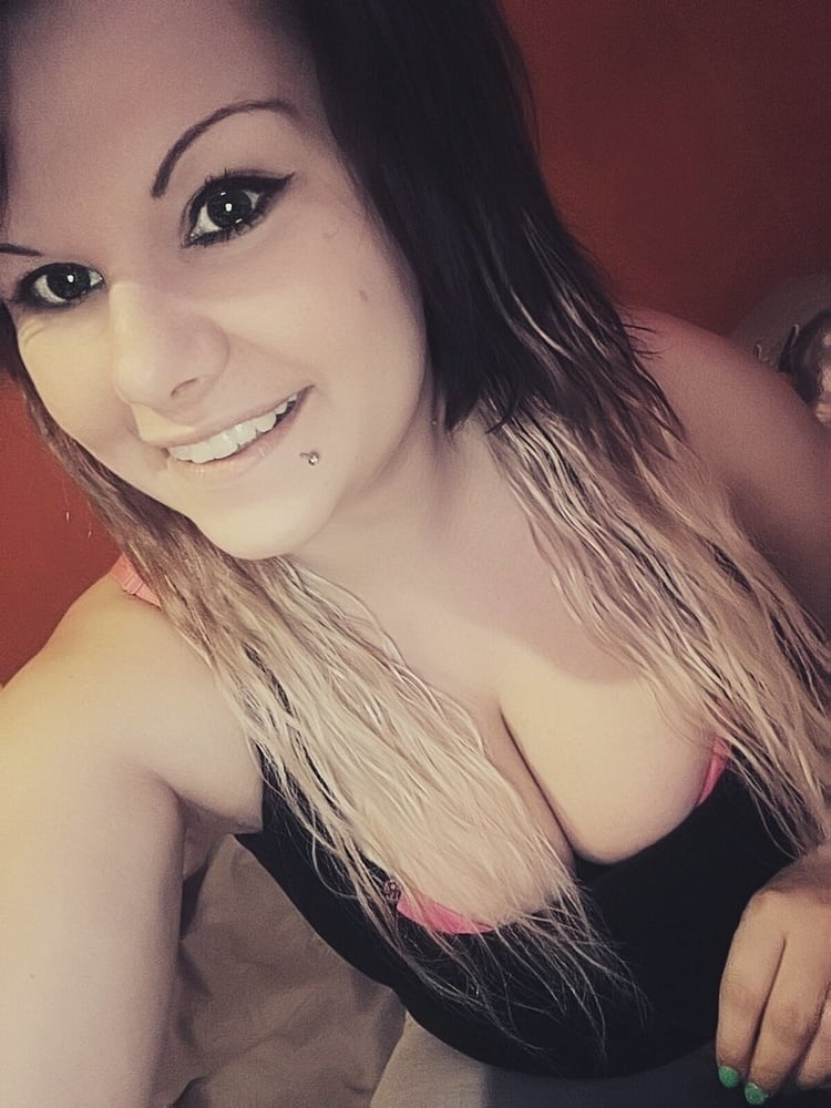 Sandra - cleavage downblouse makeup blonde hot selfie #105491929