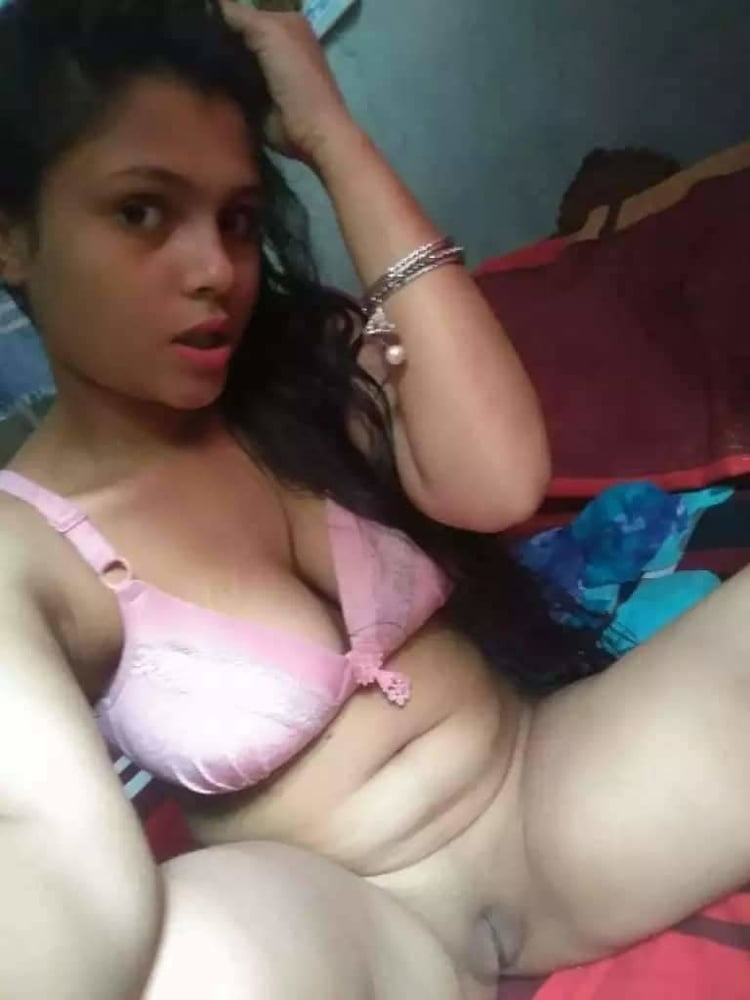 Desi ragazza carina
 #95312753