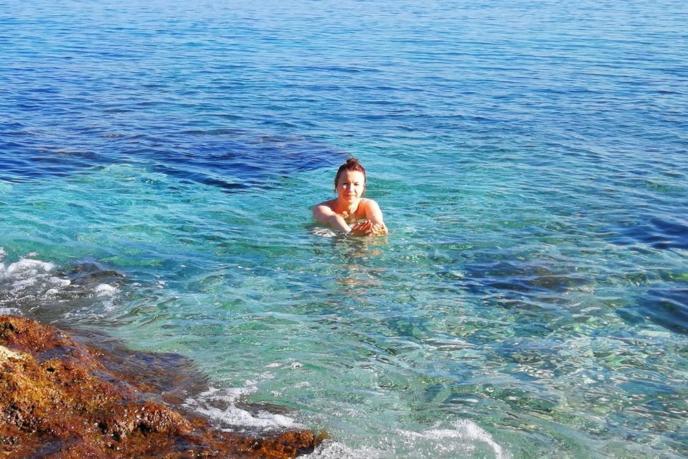 Griechische Cuckold-Schlampe Irina - nackt im Winter schwimmen
 #93415827