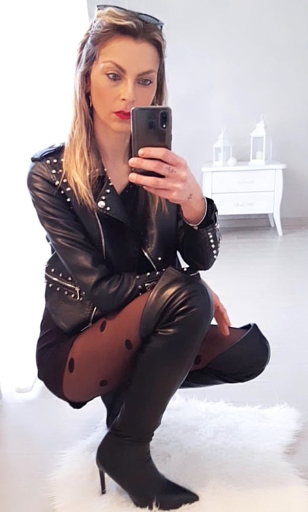 Insta Milfs & Gilfs tragen Stiefel Nr.18
 #102462529