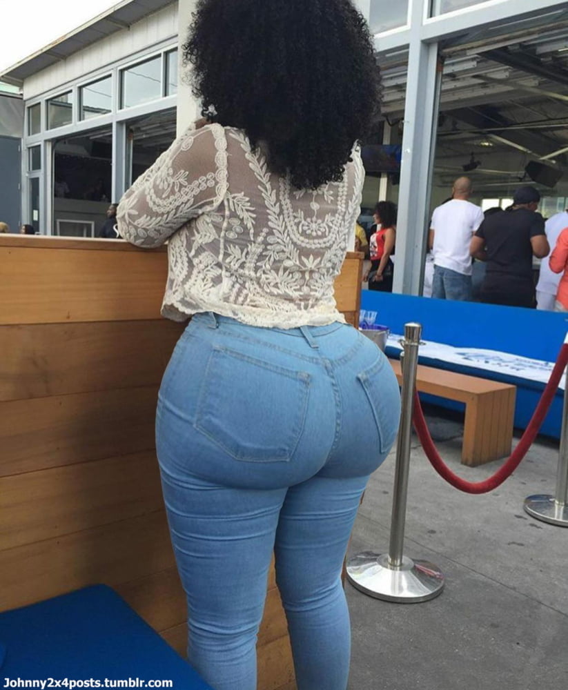 Culos negros de burbuja 2
 #98848181