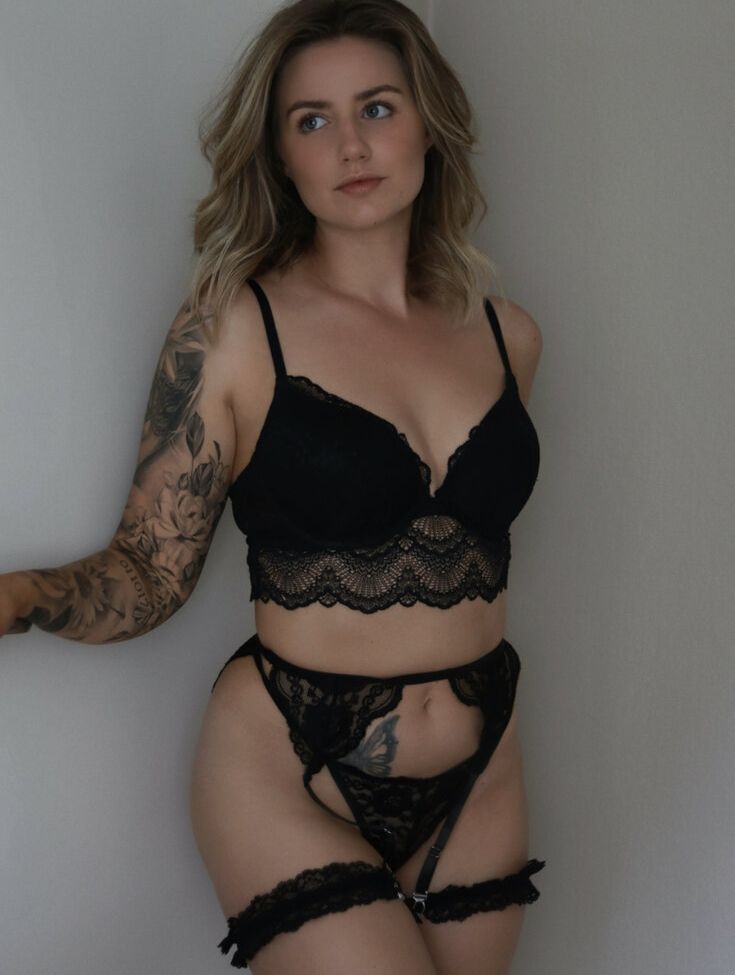 Saraheveliina desnuda #108477145