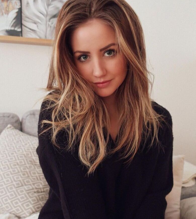 Saraheveliina desnuda #108477179