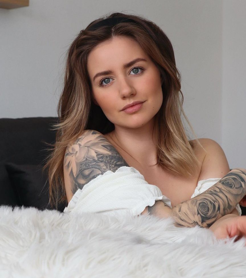 Saraheveliina desnuda #108477182