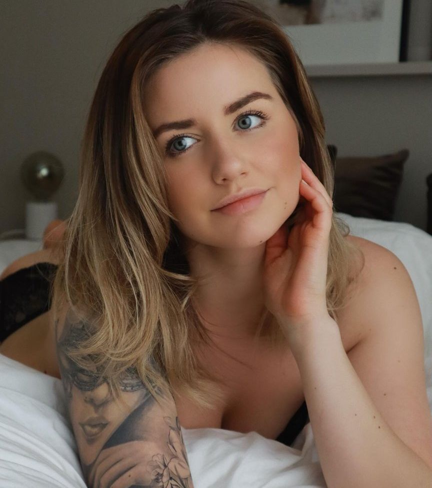 Saraheveliina desnuda #108477183