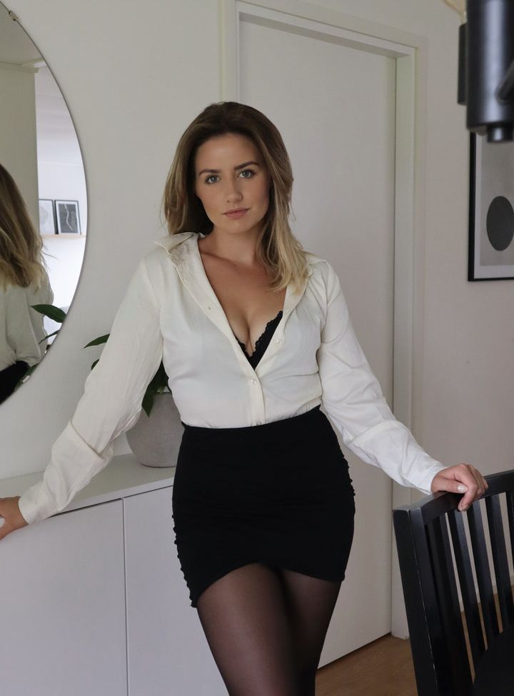 Saraheveliina desnuda #108477283