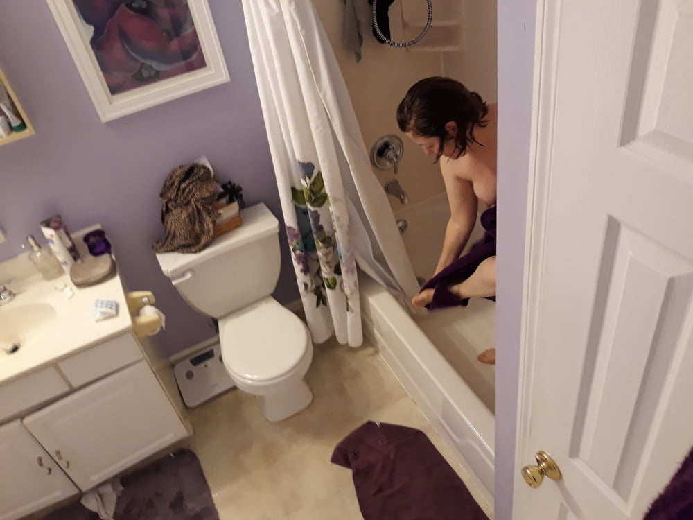 Naked MILF Spied in Bathroom #95402556