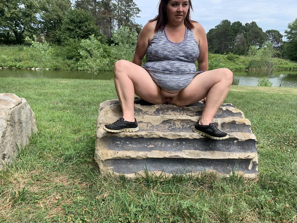 Sexy Bbw im Freien im Park
 #106662439