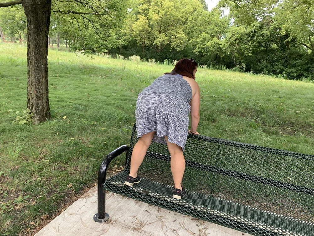 Sexy Bbw im Freien im Park
 #106662486