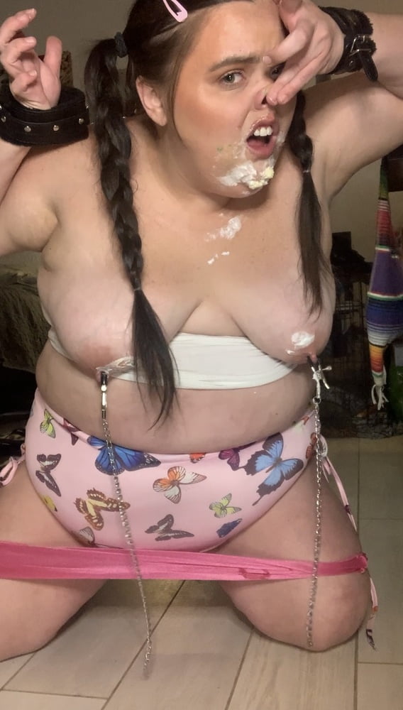 Fat belly bbw makes mess with cake #106643922