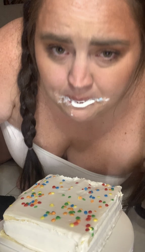 Fat belly bbw makes mess with cake #106643925