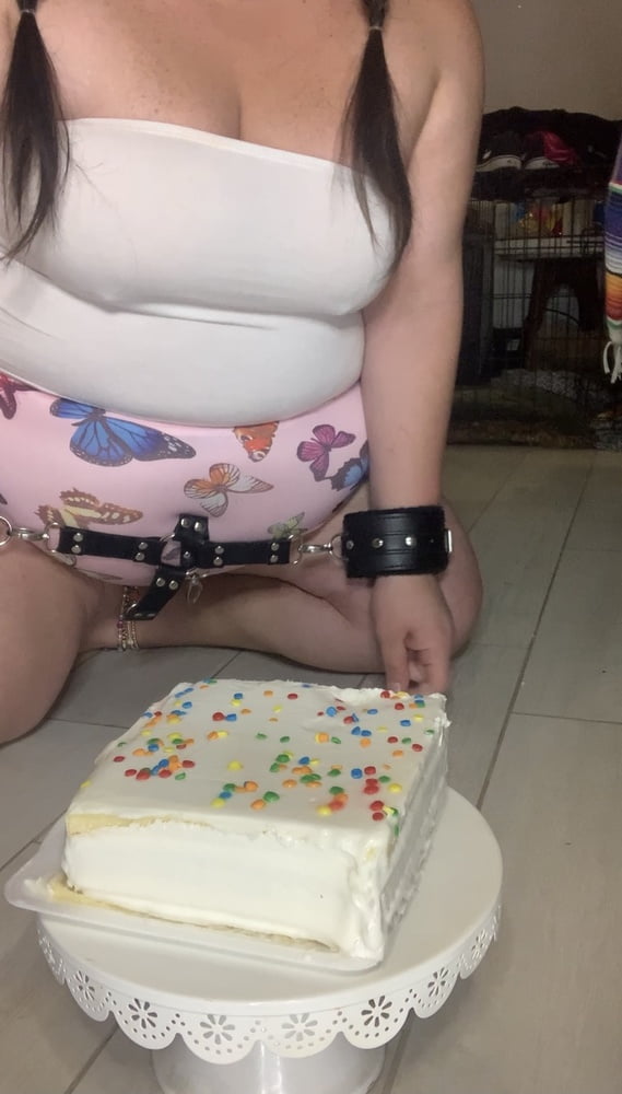 Fat belly bbw makes mess with cake #106643927