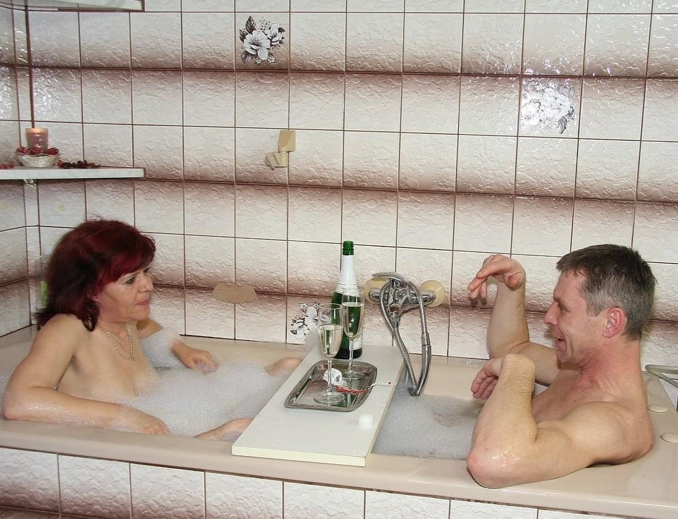 1つのバスルームの家族
 #98725063